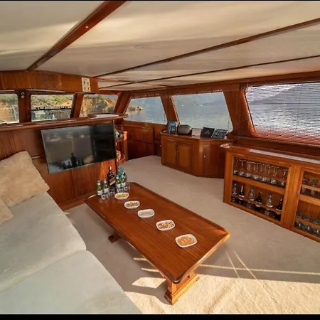 Aden Yachting Tekne