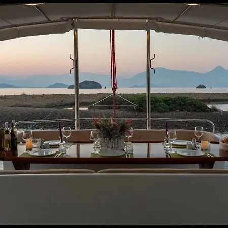 Aden Yachting Botel *