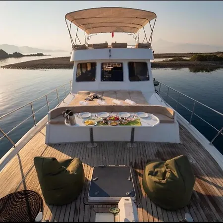 Aden Yachting