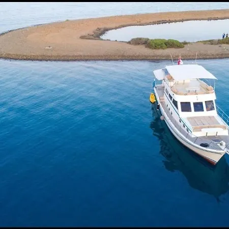 Aden Yachting Botel *